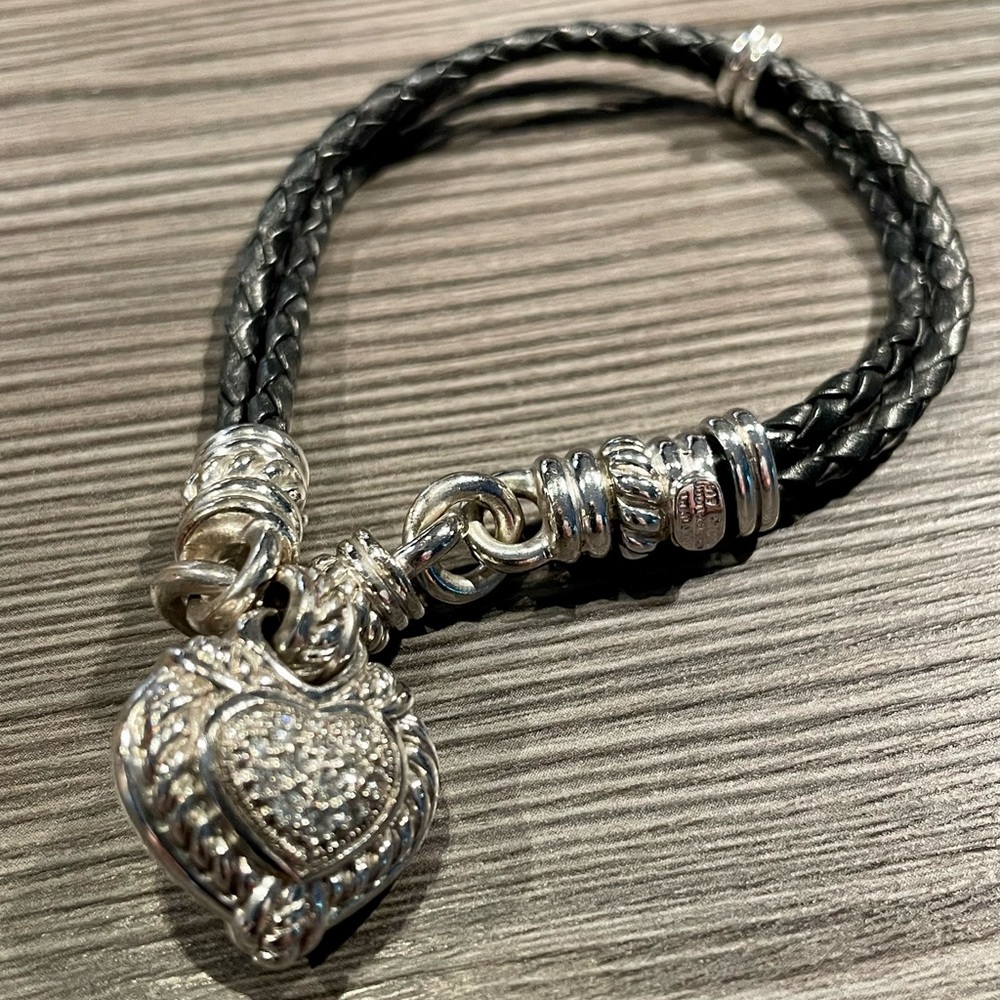 JUDITH RIPKA sterling silver and leather 7 1/2 inch heart charm bracelet